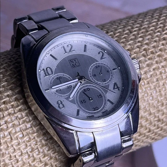 NY&Co Women's Silver Watch- New needs a battery - Picture 1 of 10